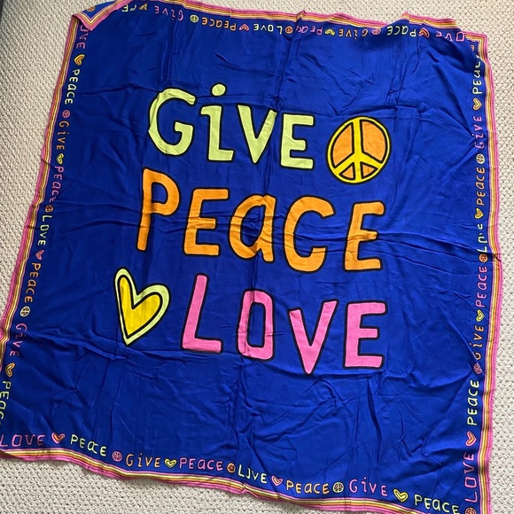 Square 40x40 scarf, “GIVE PEACE LOVE” - Picture 1 of 3